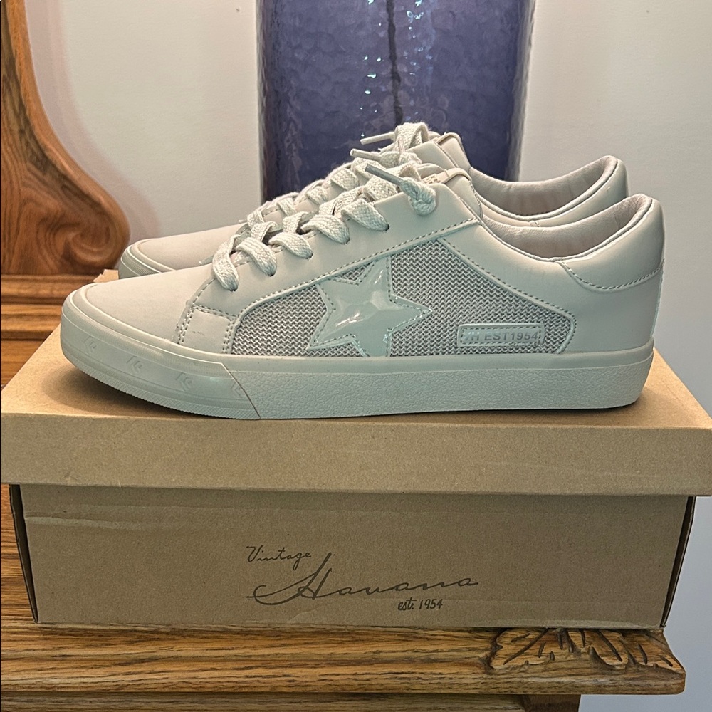 Vintage Havana Women's Low-Top Sneakers in Off-White/ almost a Lt. Gray